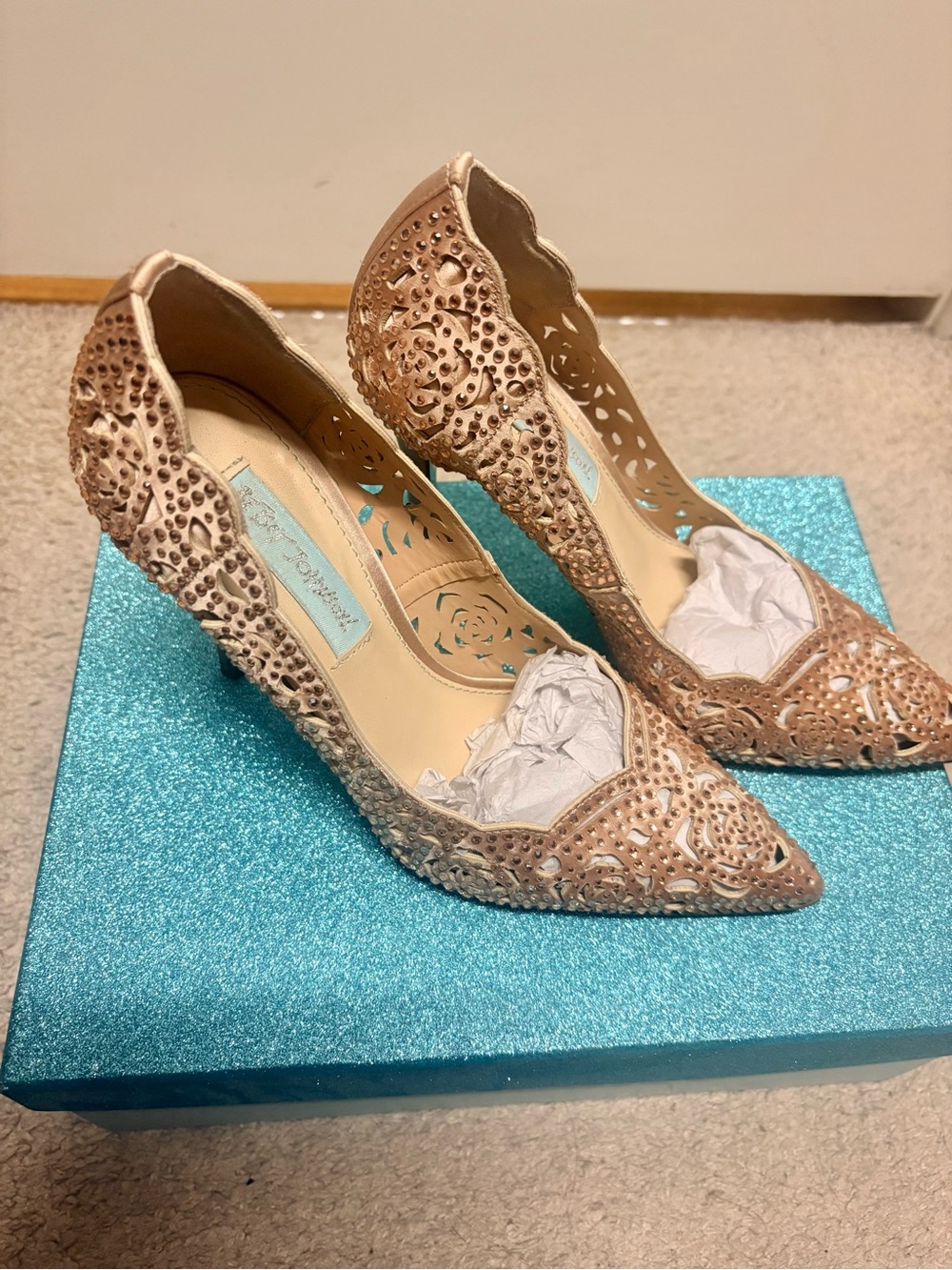 Betsey Johnson Elsa in blush - Picture 3 of 6
